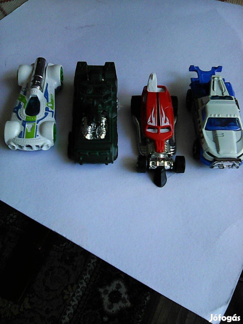 4 db mecsbox különböző játék autók