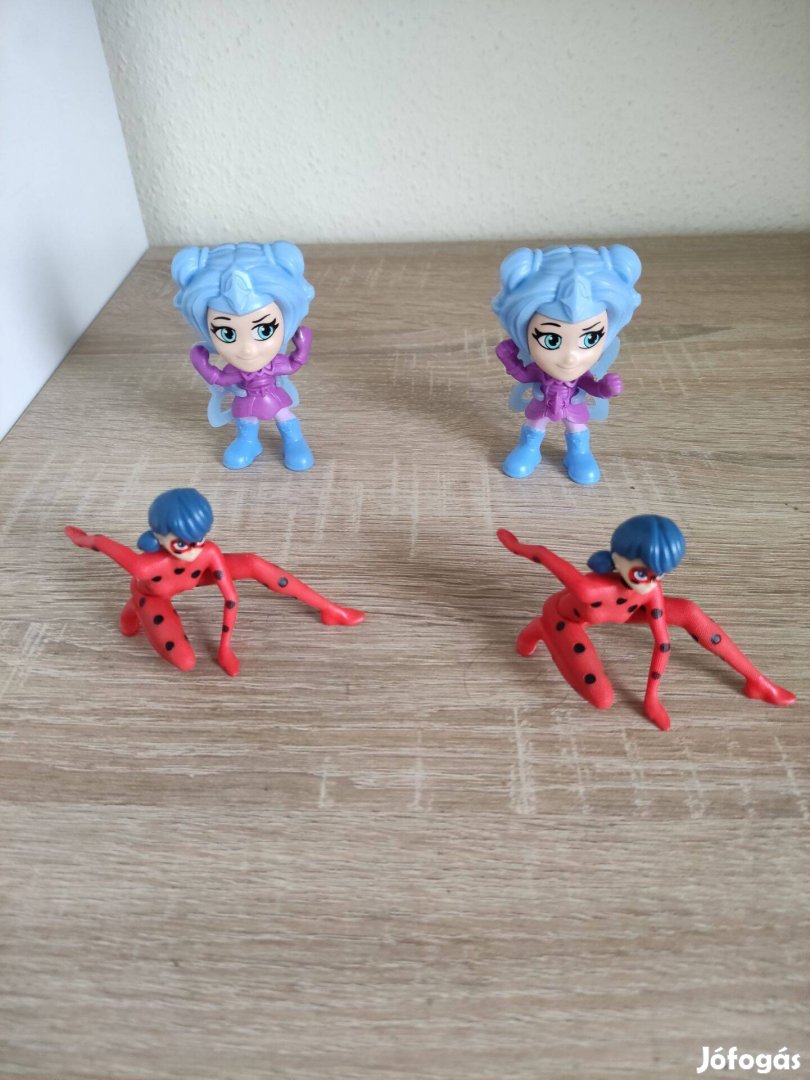 4 db műanyag játék figura