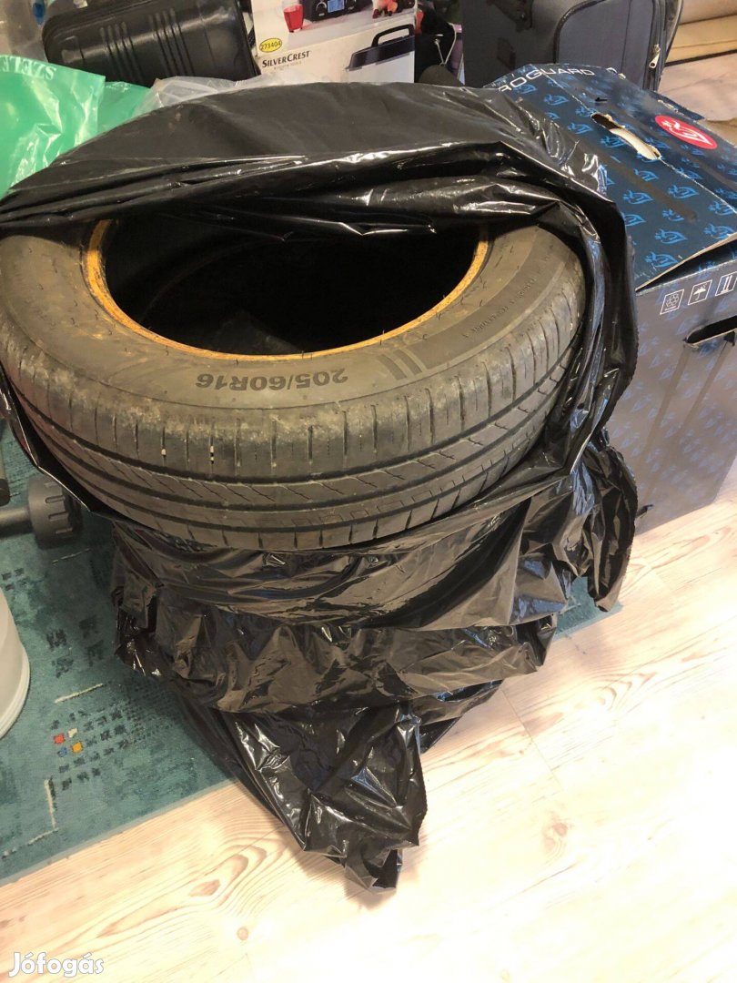4 db nyári gumi 205/60R16 egy szezont használt DOT2225