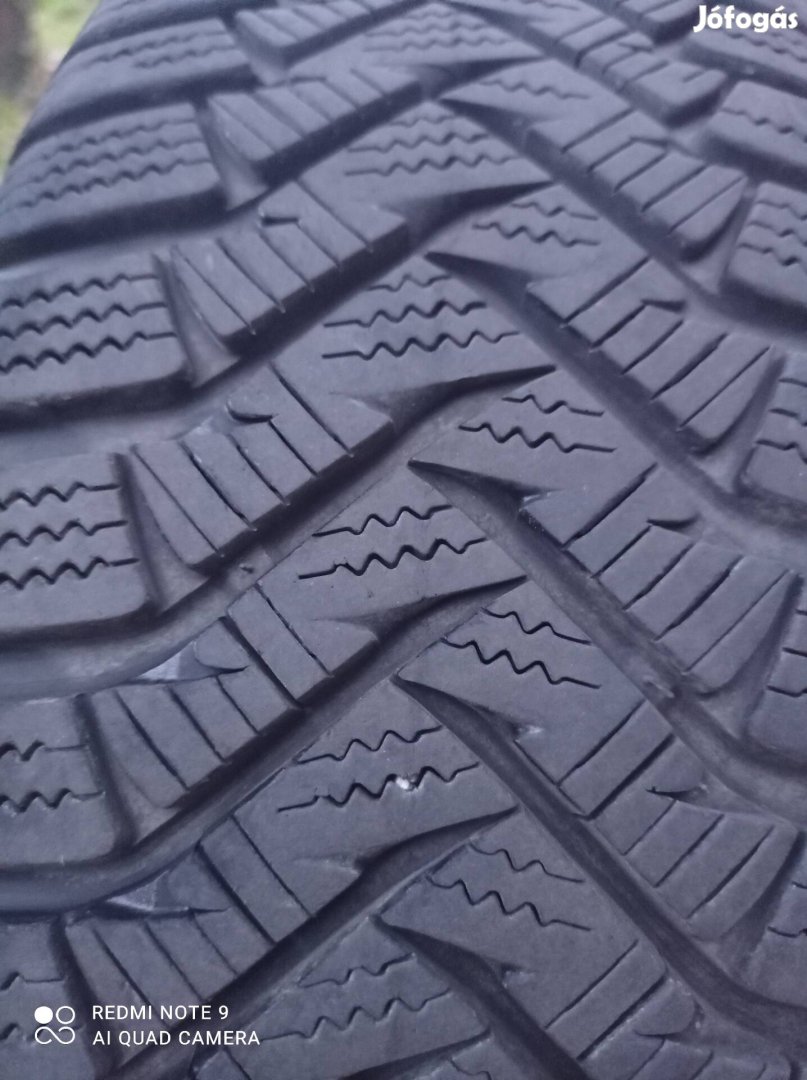 4 db téli gumi abronccsal  175/65R14 Laurus