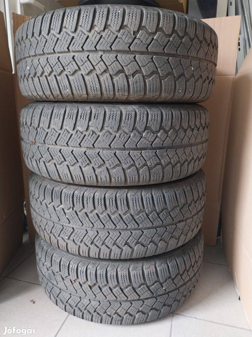 4 db téli gumi felnivel