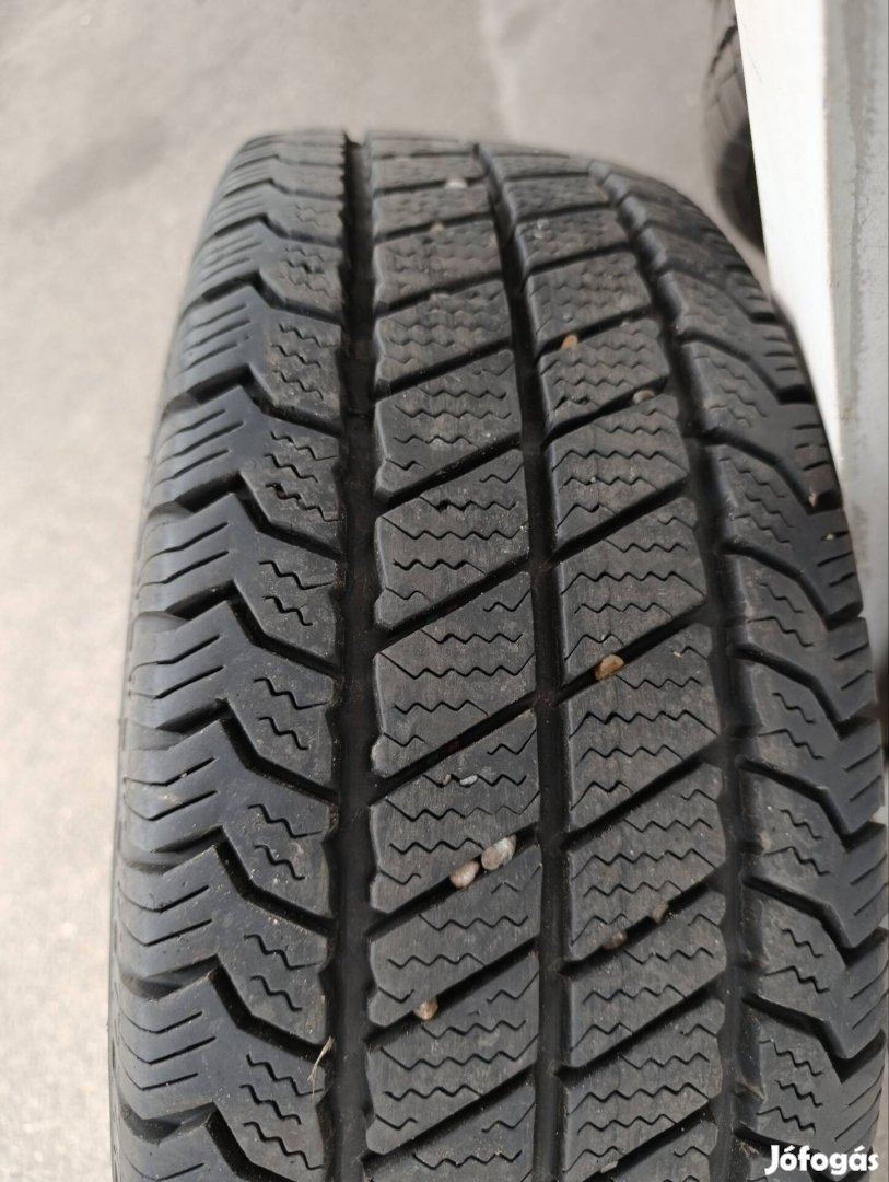 4 db téli gumi felnivel. Opel Vivaro 