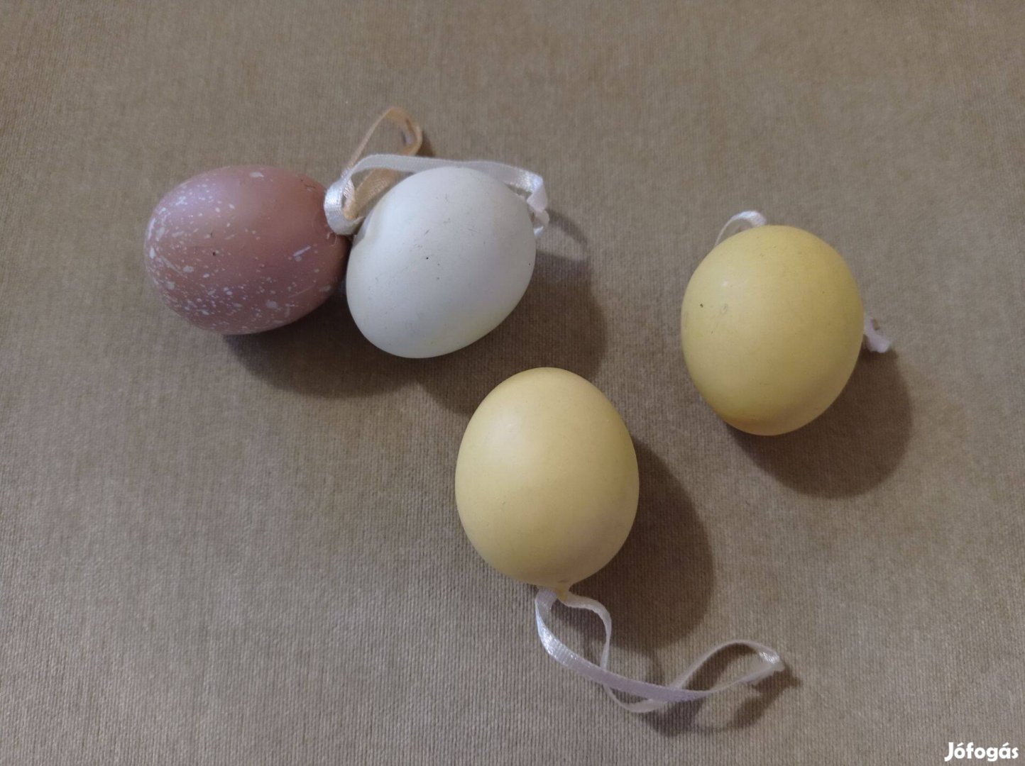 4 db természetes hatású, felakasztható húsvéti tojás szettben