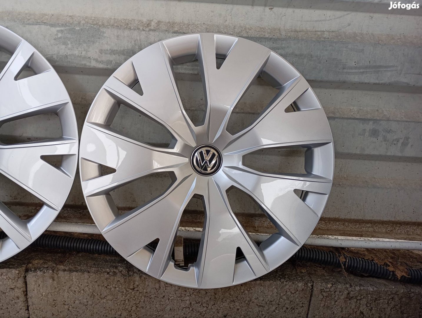 4 db új gyári 16 os Volkswagen dísztárcsa 2GM601147A