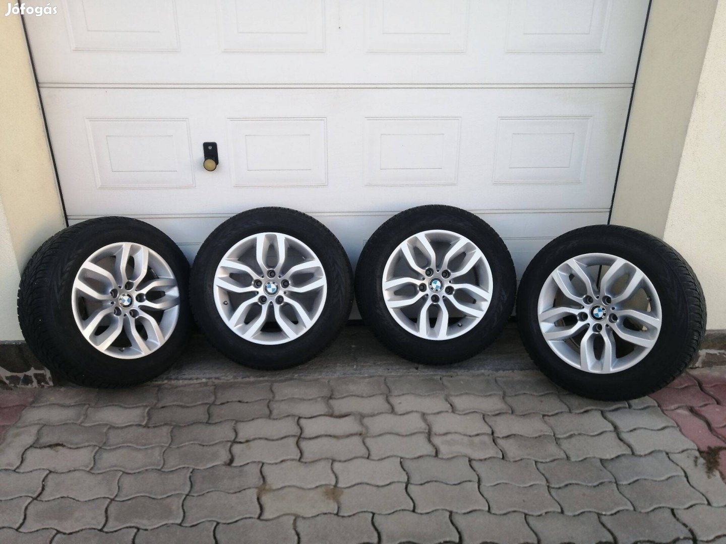 4 db újszerű 225/60 R17 defekttűrő SUV téligumi BMW alufelniken eladó