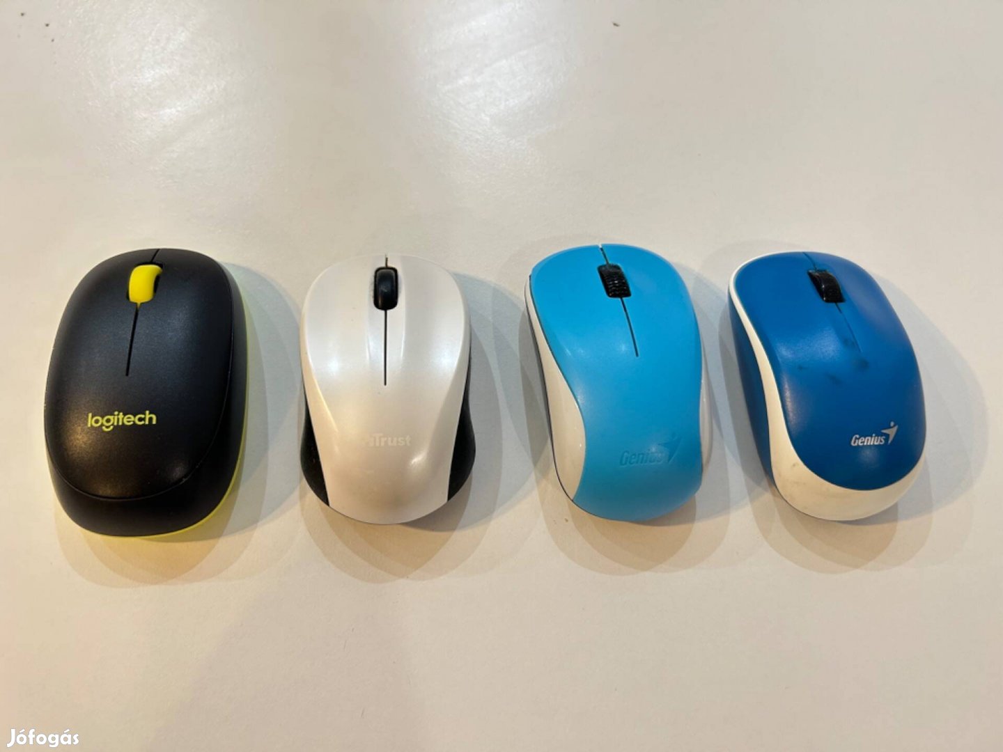 4 db vezetéknélküli egér: Logitech, Trust, Genius