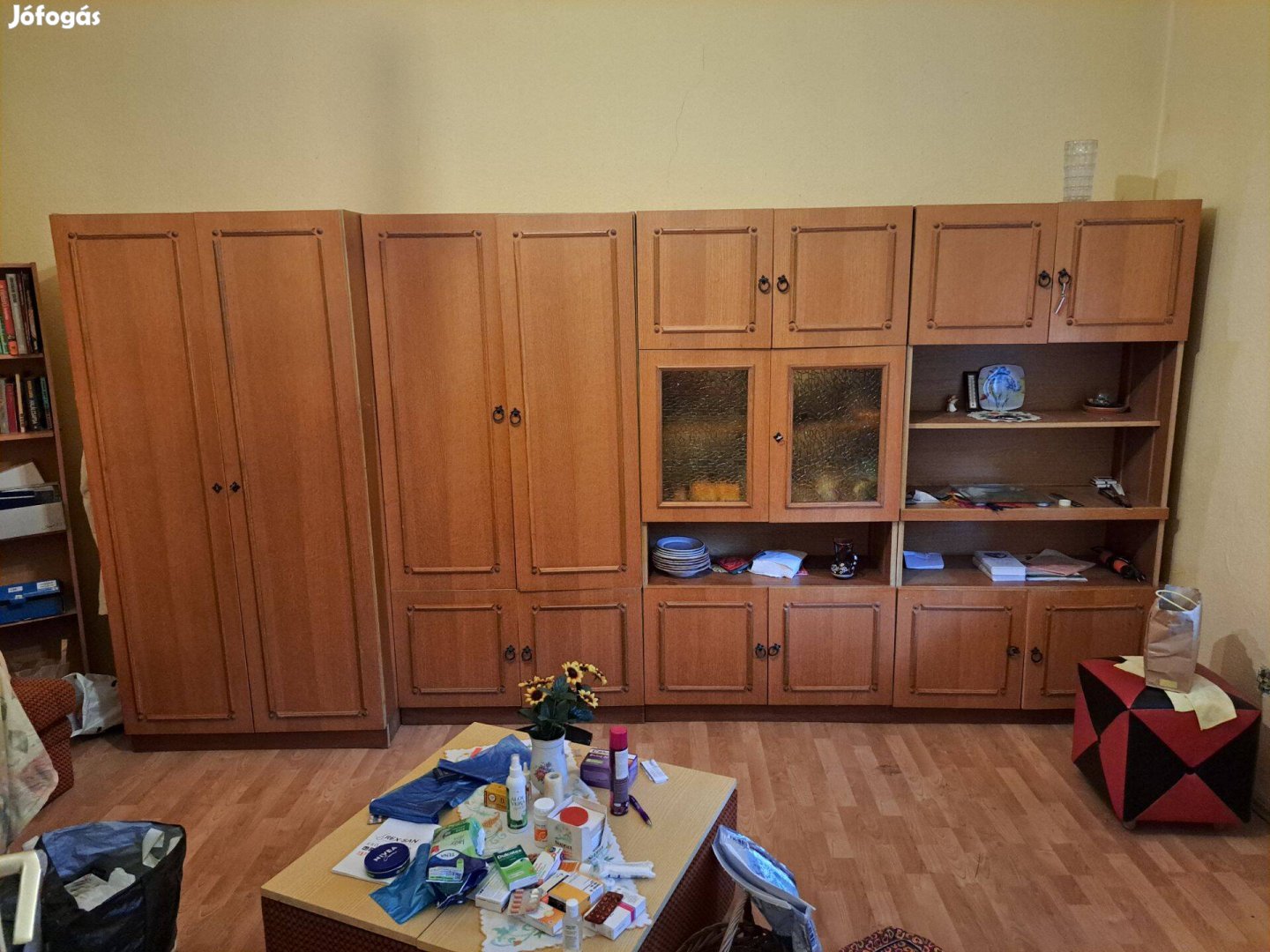 4 elemes szekrénysor, Nem dohányzó Lakásból eladó!