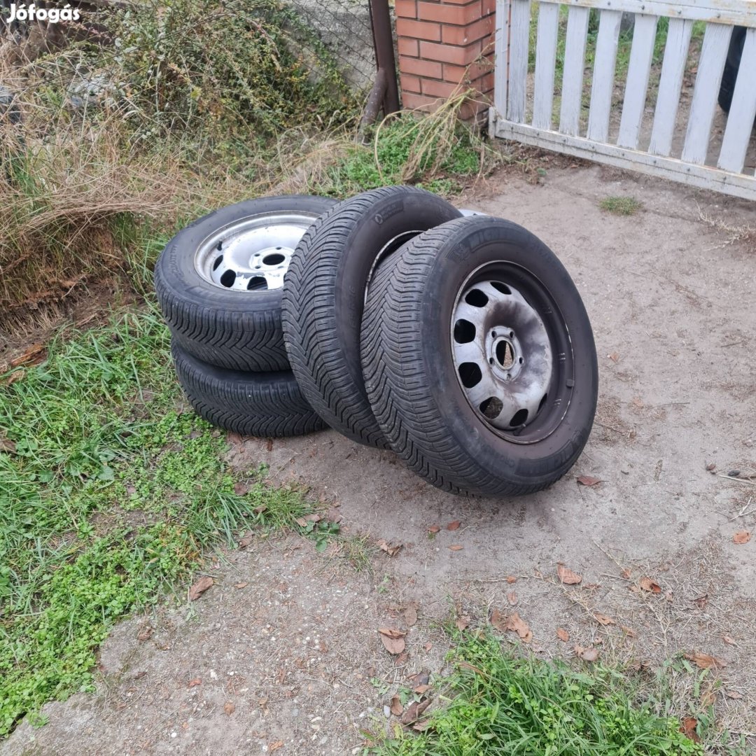 4 évszakos gumiszett Dacia Dusterhez