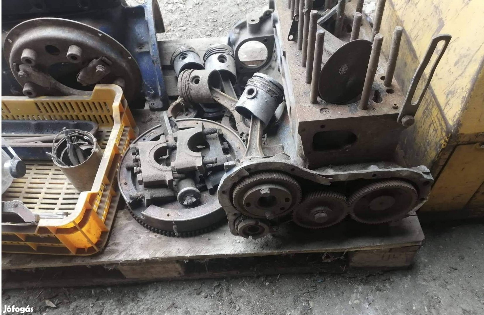 4 hengeres Fiat traktor motor