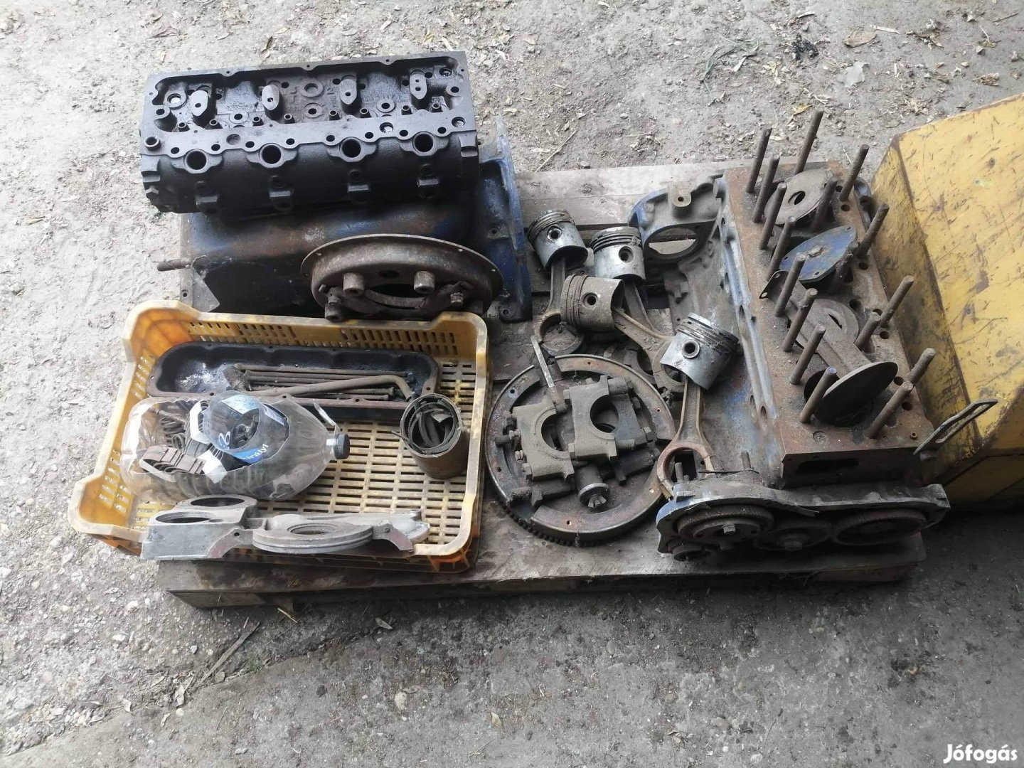 4 hengeres Fiat traktor motor