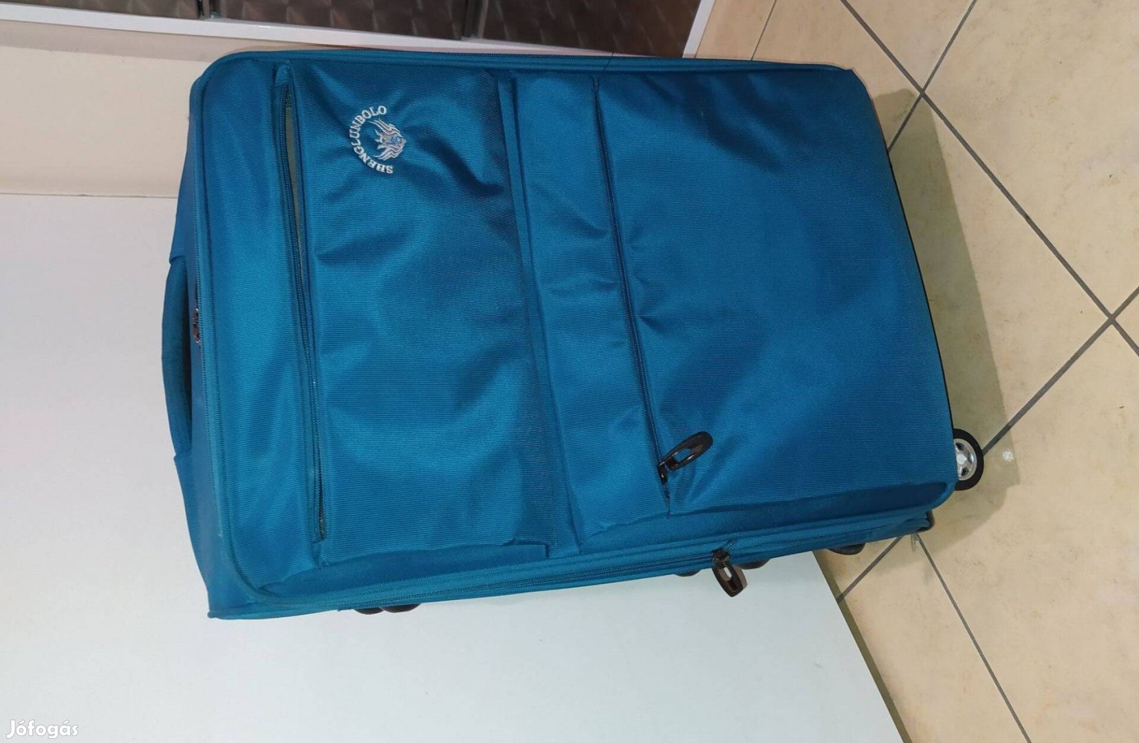 4 kerekes húzókaros utazó bőrönd