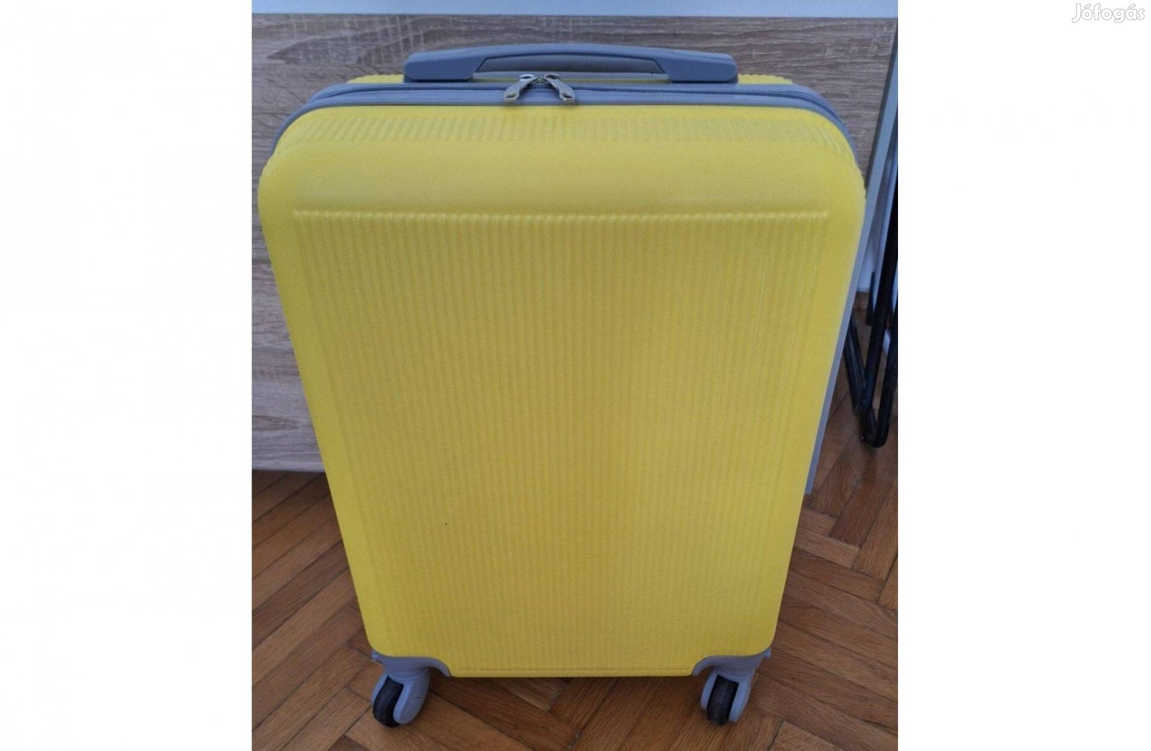 4 kerekű, sárga színű, kabinbőrönd, kézipoggyász, olasz