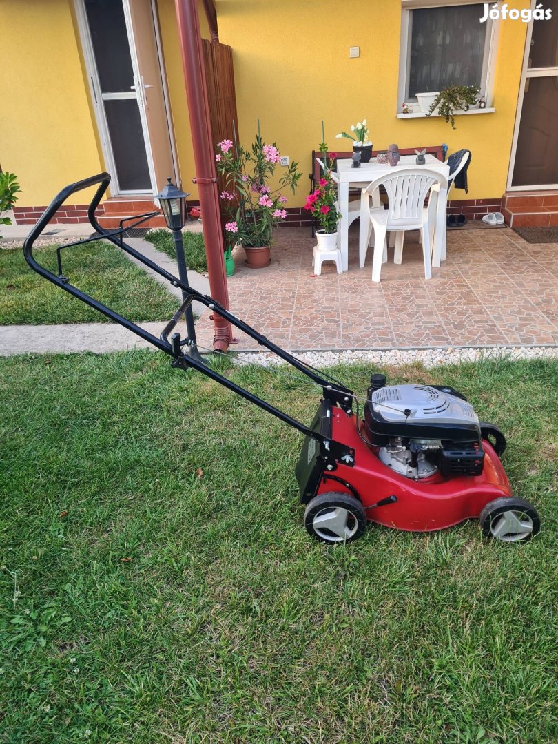 4.le enhell motorral fügyüjtö nélküli eladó. 