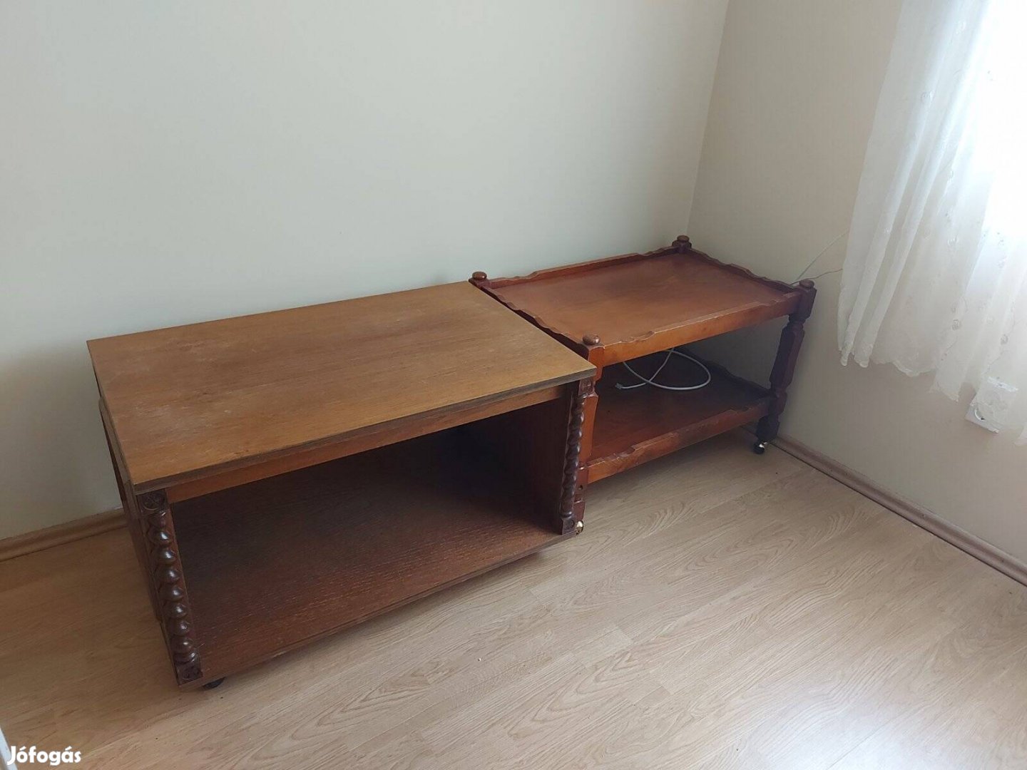 4 részes szekrény dohányzóasztallal