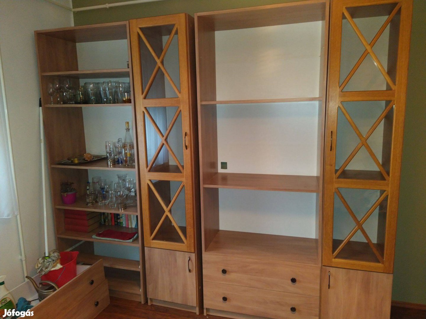 4 részes vitrines szekrény tömörfából