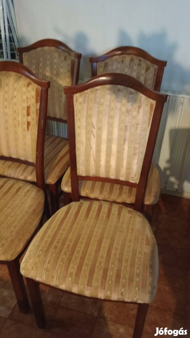4 szék 40.000ft Maglód