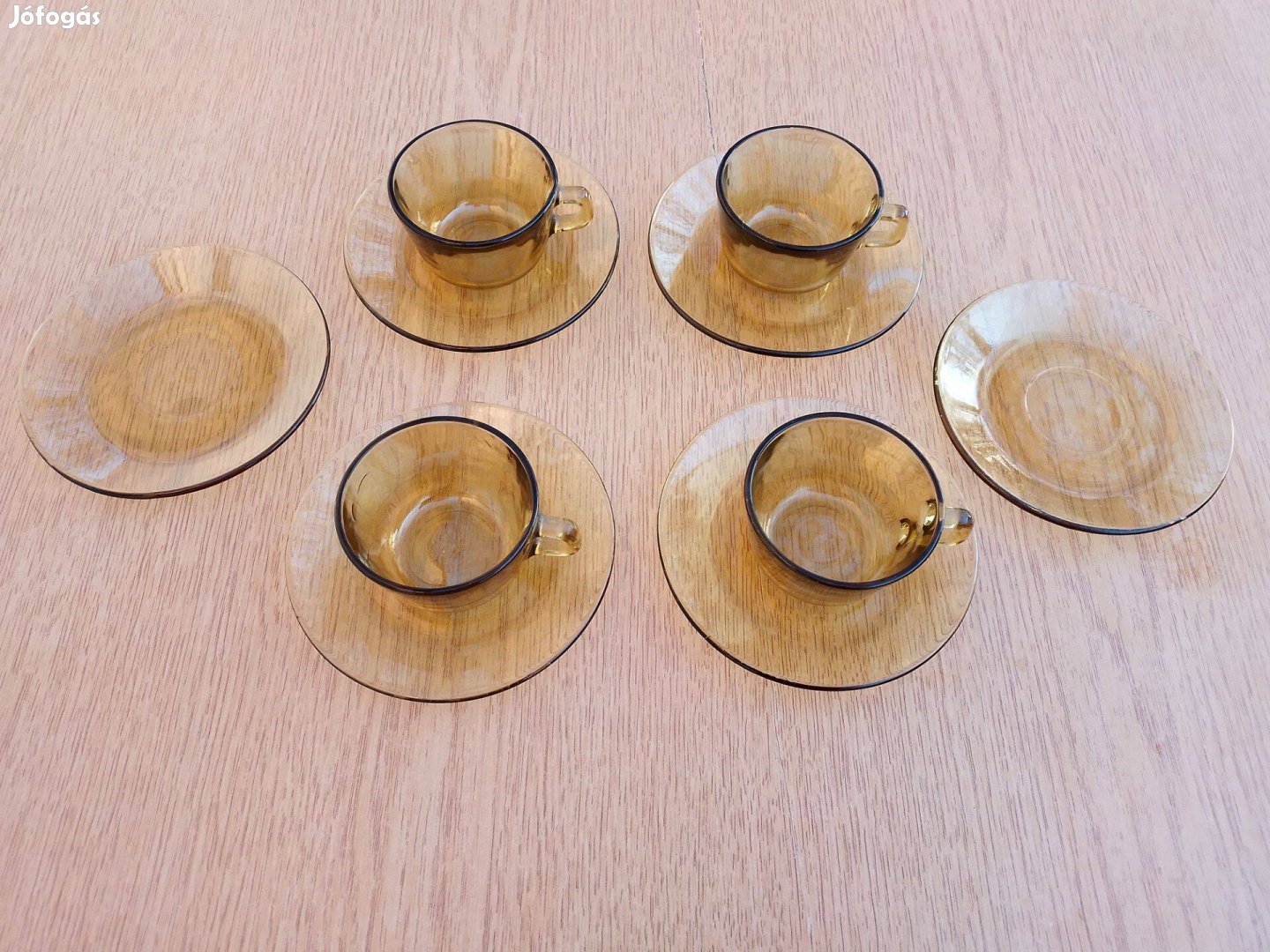 4 személyes kávéskészlet (4 pohár + 6 csészealátét)