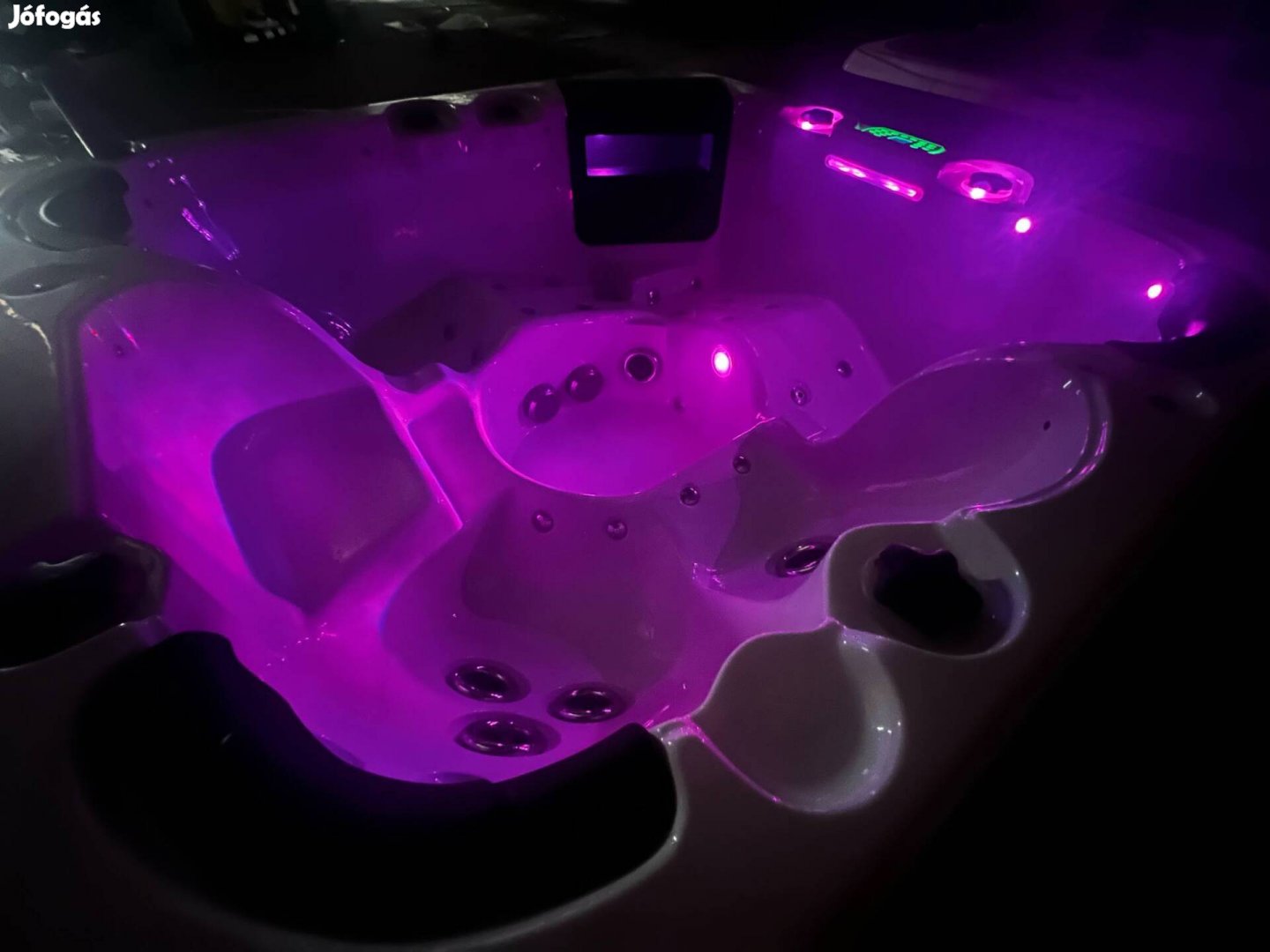 4 személyes újszerű jakuzzi 