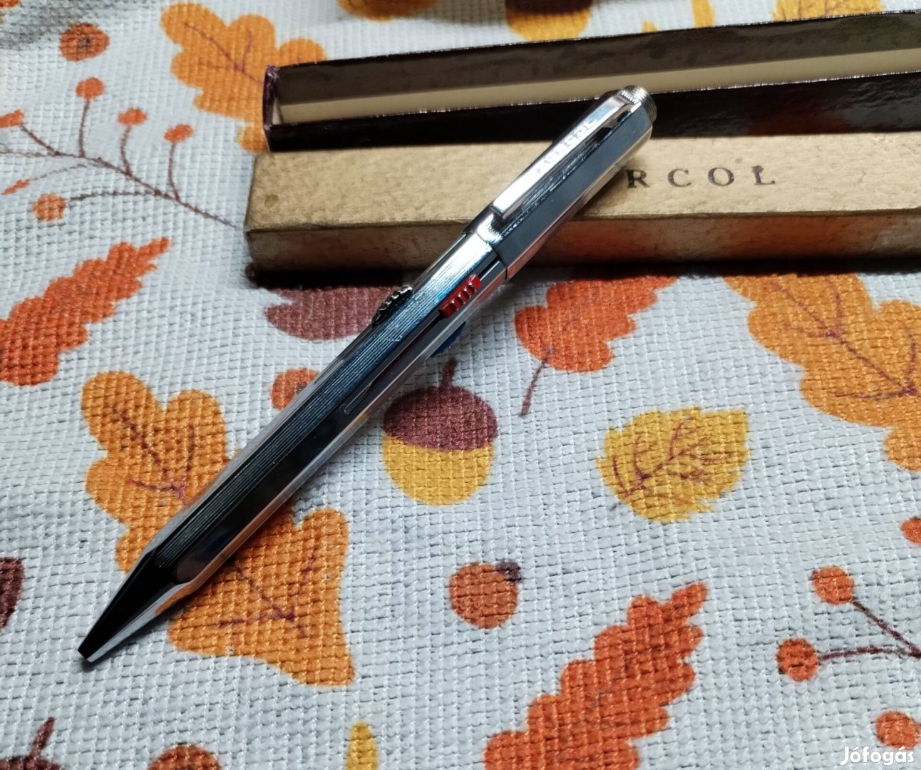 4 színű golyóstoll.