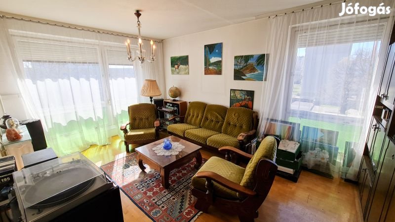 4 szobás napfényes lakás eladó Egyetemvárosban - felújítandó