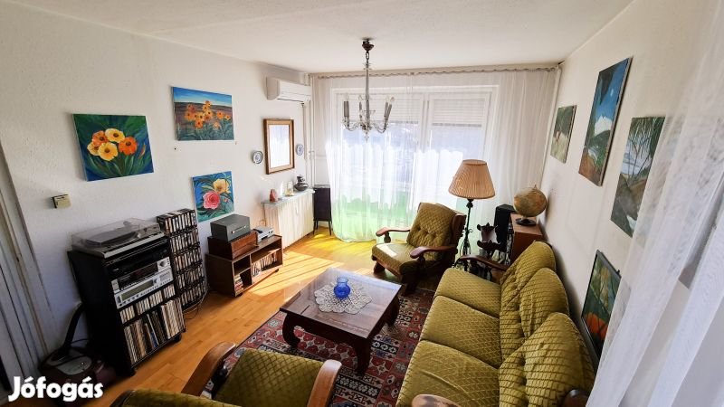 4 szobás napfényes lakás eladó Egyetemvárosban - felújítandó