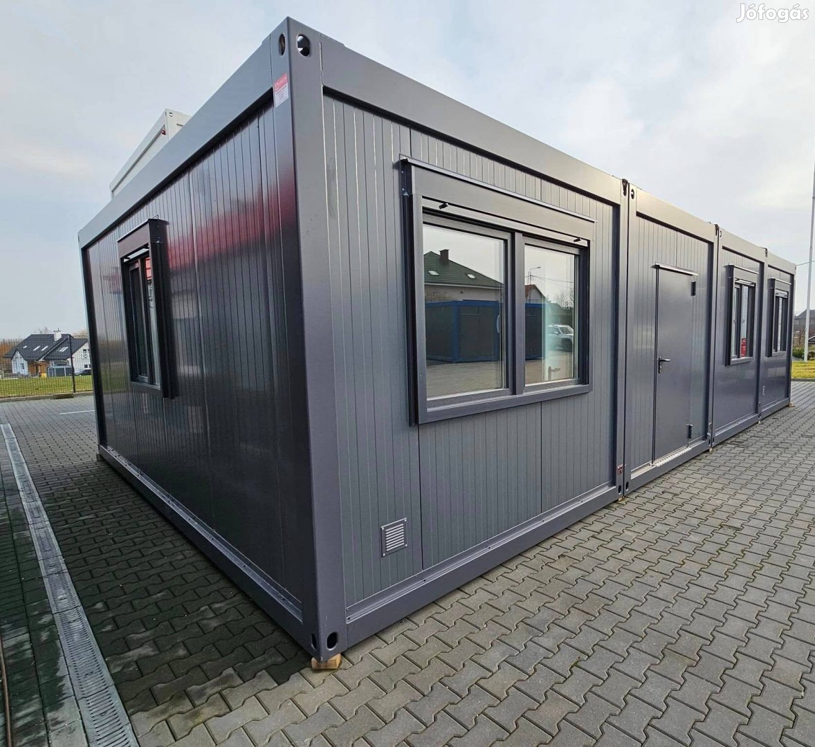 4 x 20 lábas szigetelt irodakonténer