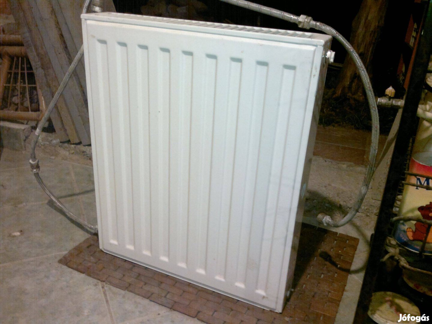 4 x 2.500.- Ft (4db) fehér melegvízes cirkó radiátor