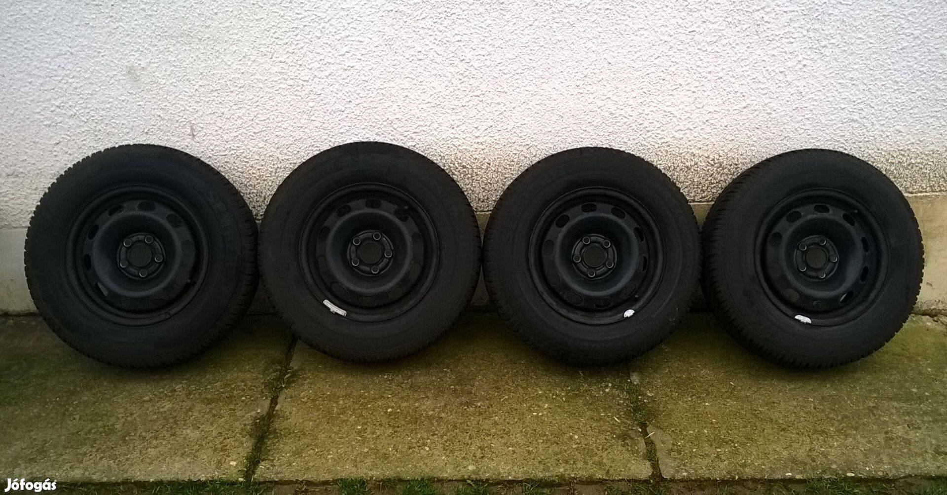 4db14-es 5x100 Octavia, stb lemezfelni 175/80R14 új téli gumival eladó