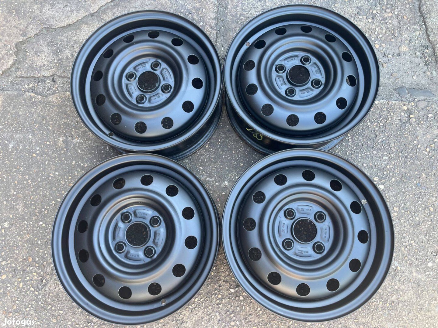 4db 14" Suzuki - Toyota acélfelni. (285)
