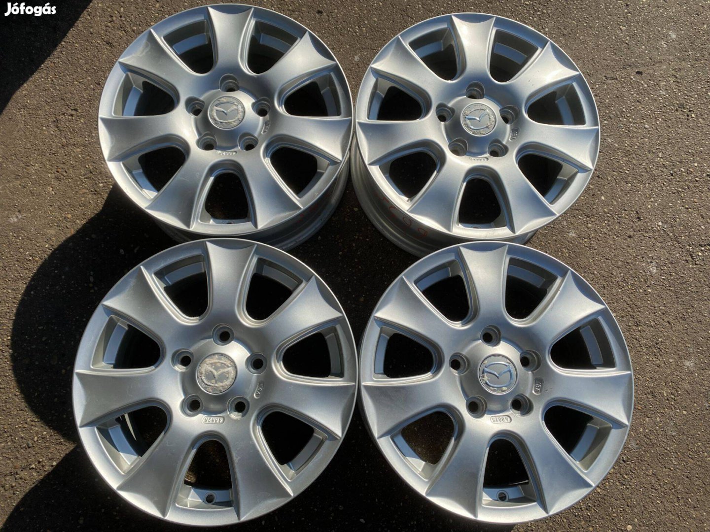 4db 15" Mazda alufelni. (3699)