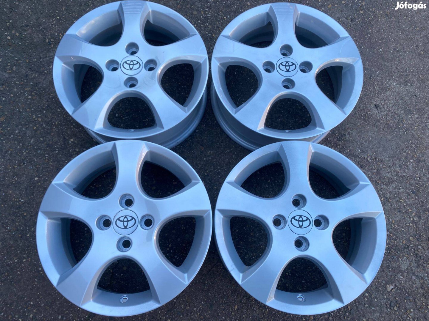 4db 15" Toyota alufelni. (3634)