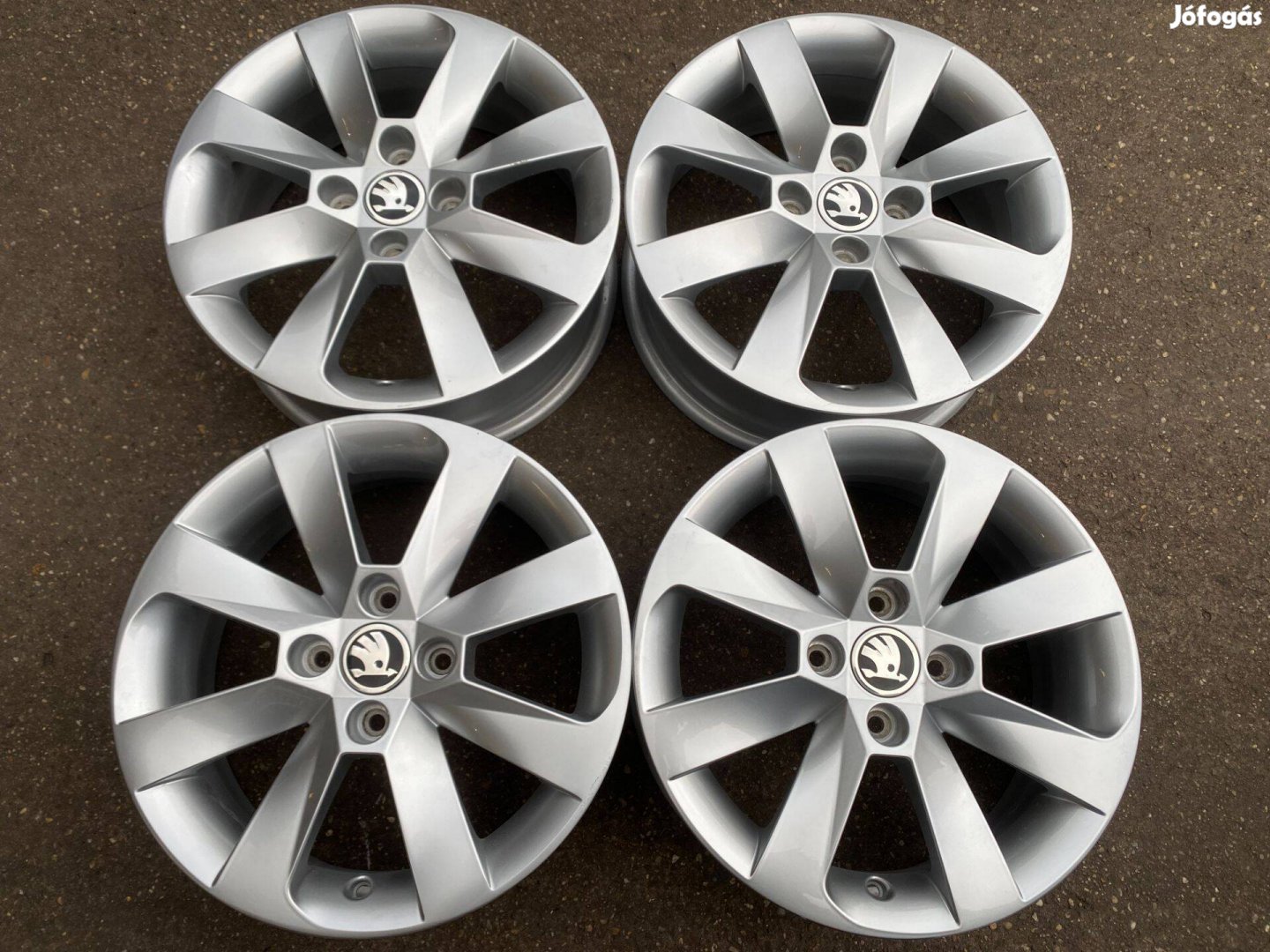 4db 15" gyár Skoda Citigo - VW UP alufelni. (3581)