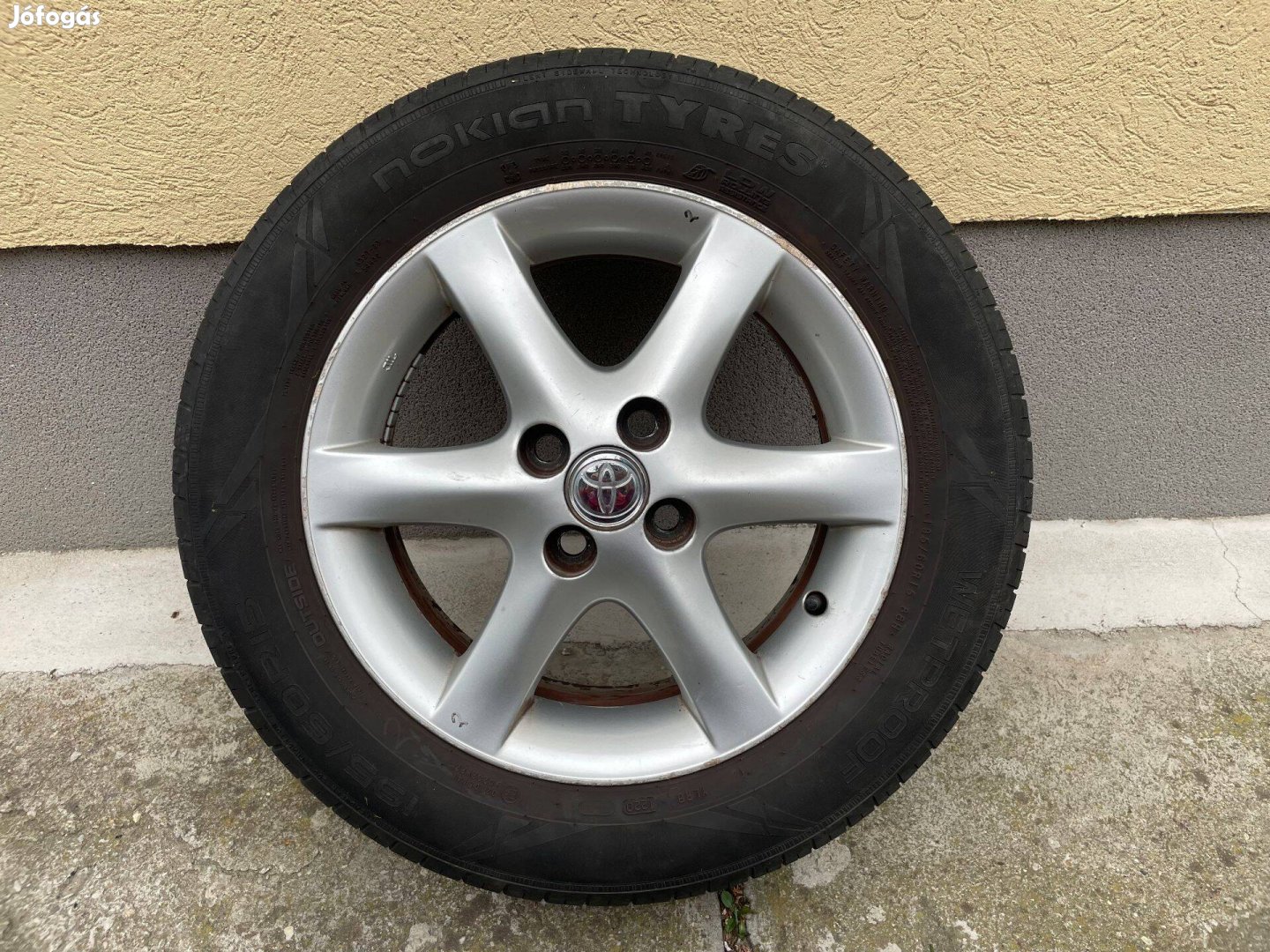 4db 15"-os eredeti Toyota alufelni 15x6JJ + Nokian Wetproof 195/60 R15