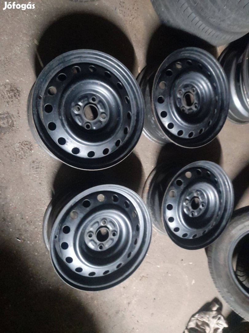 4db 15-ös 4x100 Toyota / Suzuki felni gumistól