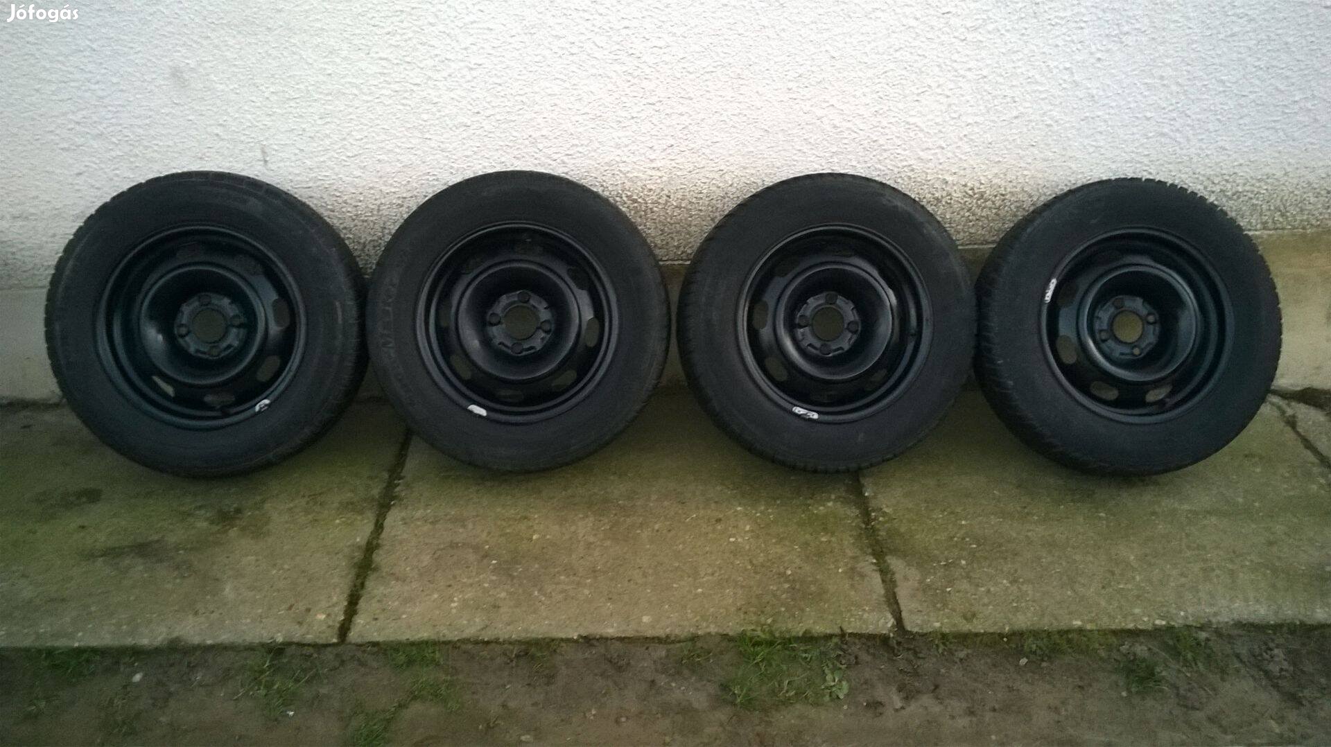 4db 15-ös 4x108 Peugeot-Citroen lemez 195/65R15 téli gumival eladó