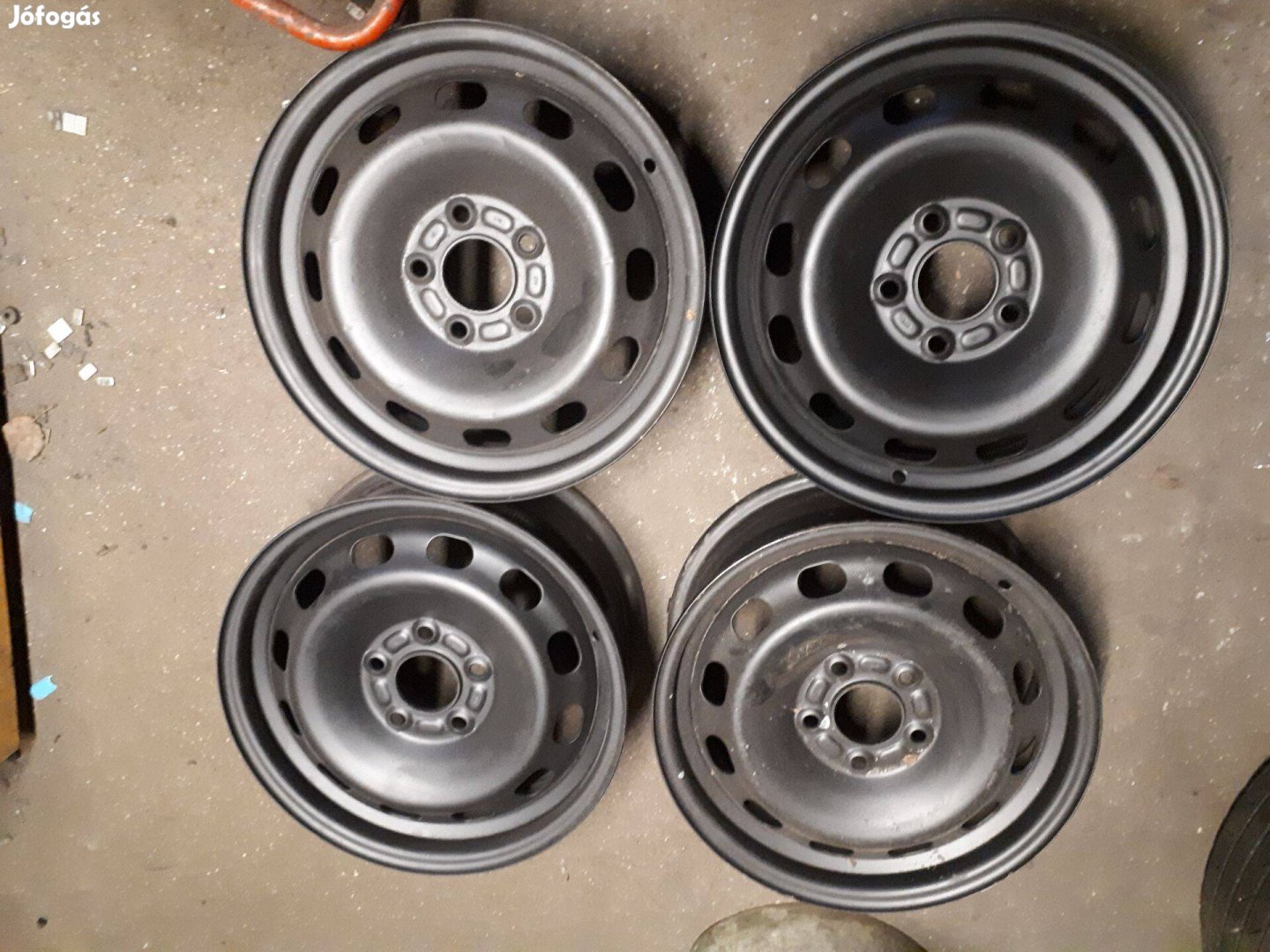 4db 15-ös 5x108 Ford Focus / C-max felni gumistól