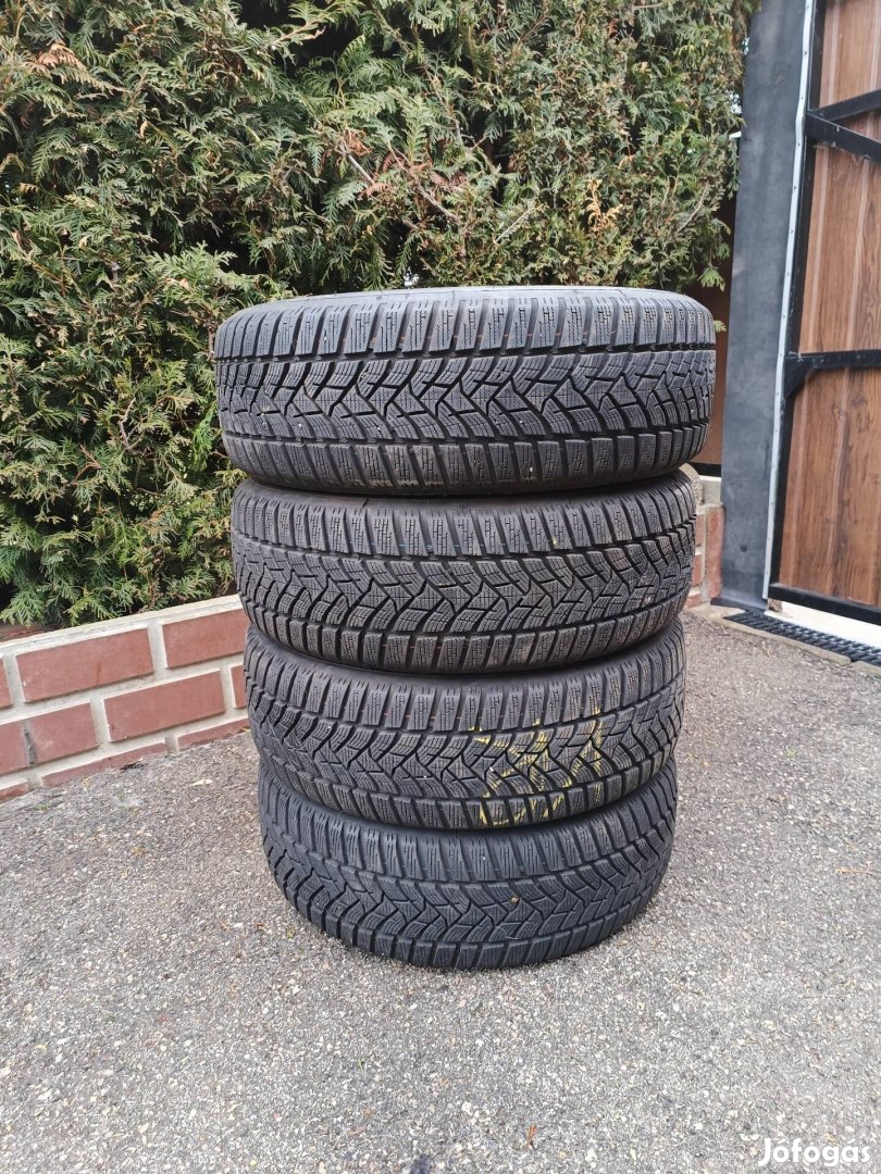 4db 16 / 16" Dunlop 205/60 R16 téli gumi