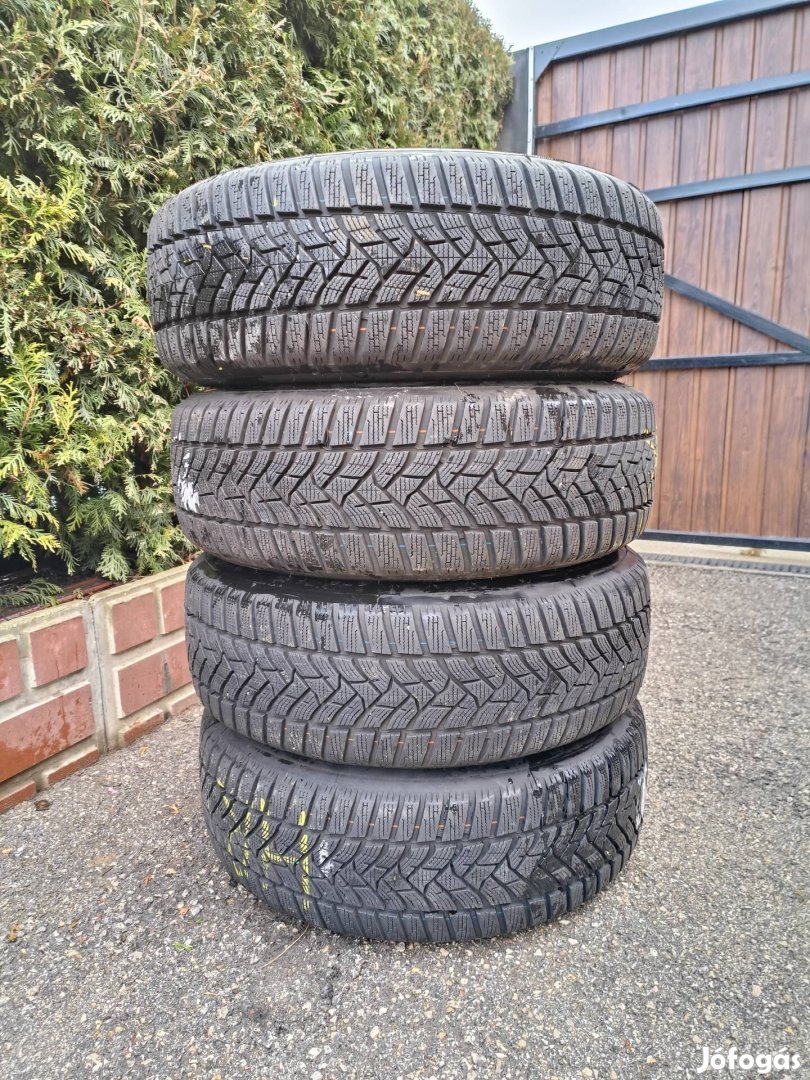 4db 16 / 16" Dunlop 205/60 R16 téli gumi 