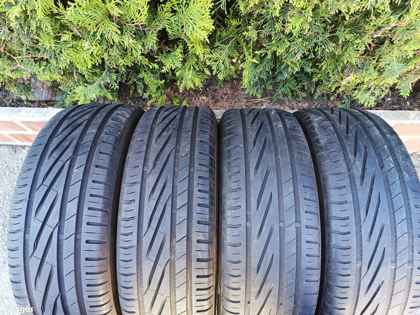 4db 16 / 16" Uniroyal 195/55 R16 nyári gumi