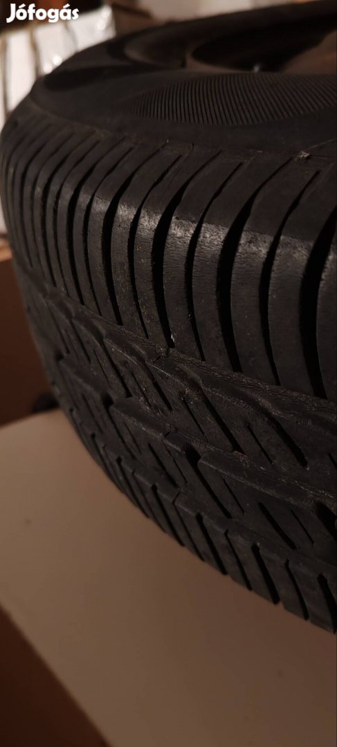 4db 175/70 R13 Firestone nyári gumi acélfelnin eladó.