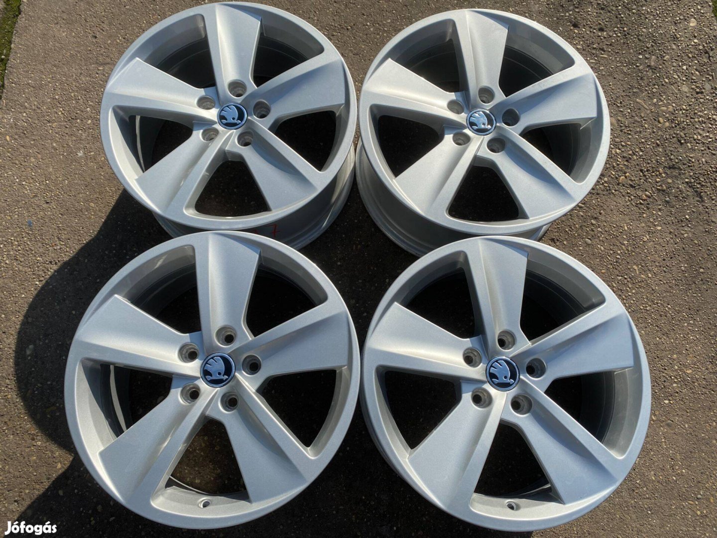 4db 17" Skoda Octavia alufelni. (3697)