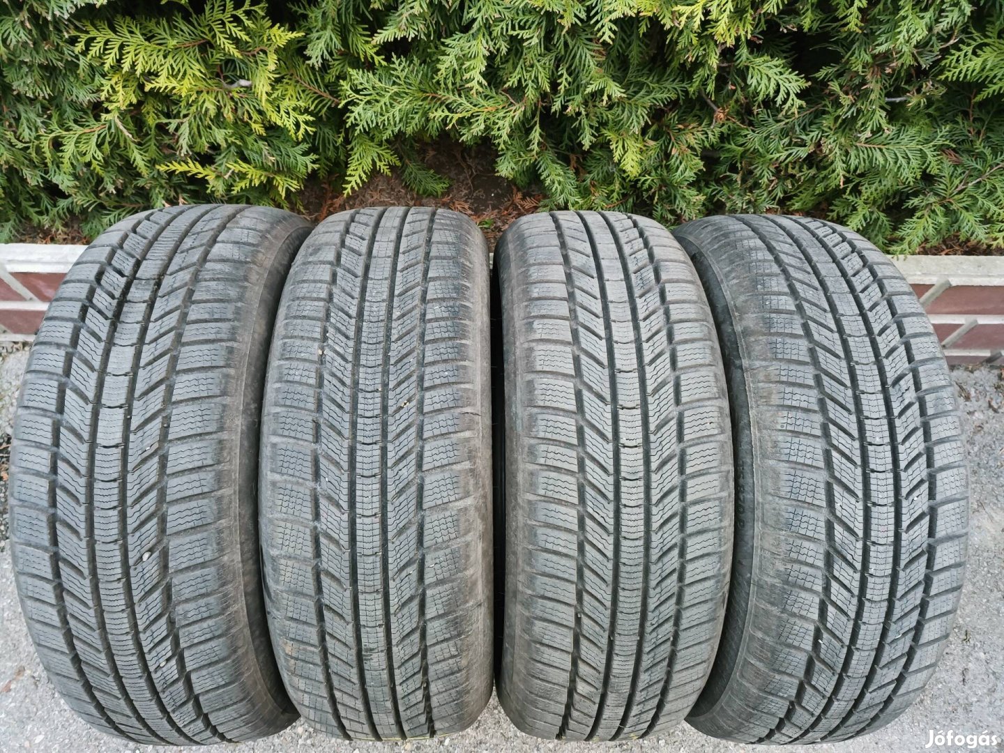 4db 17 / 17" újszerű Continental 205/55 R17 téli gumi