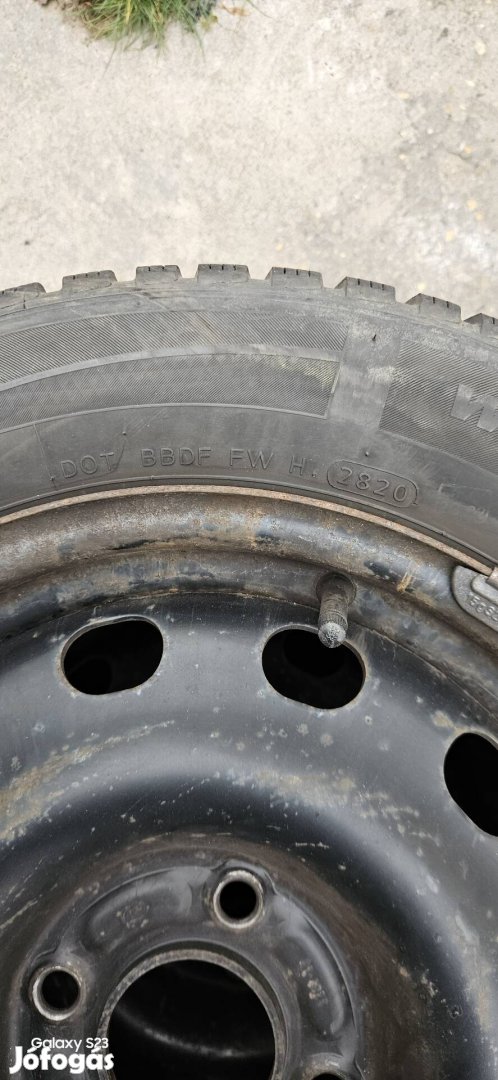 4db 185/65r15 téligumi Ford felnin eladó