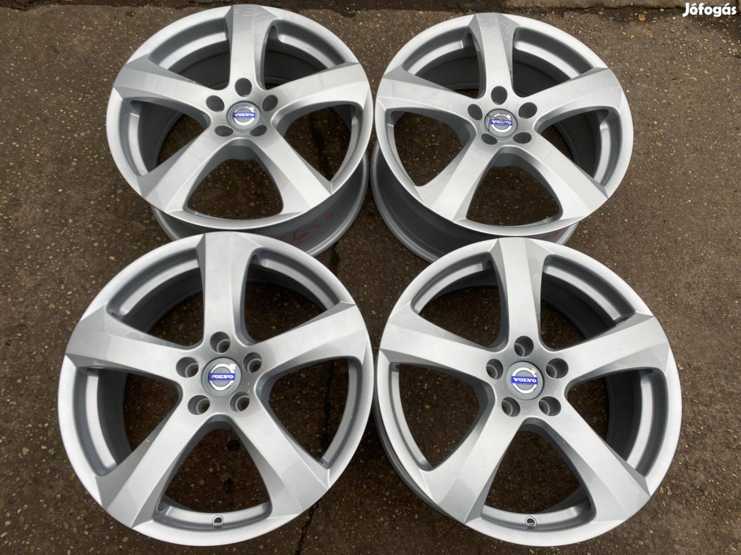 4db 18" Volvo alufelni. (3644)