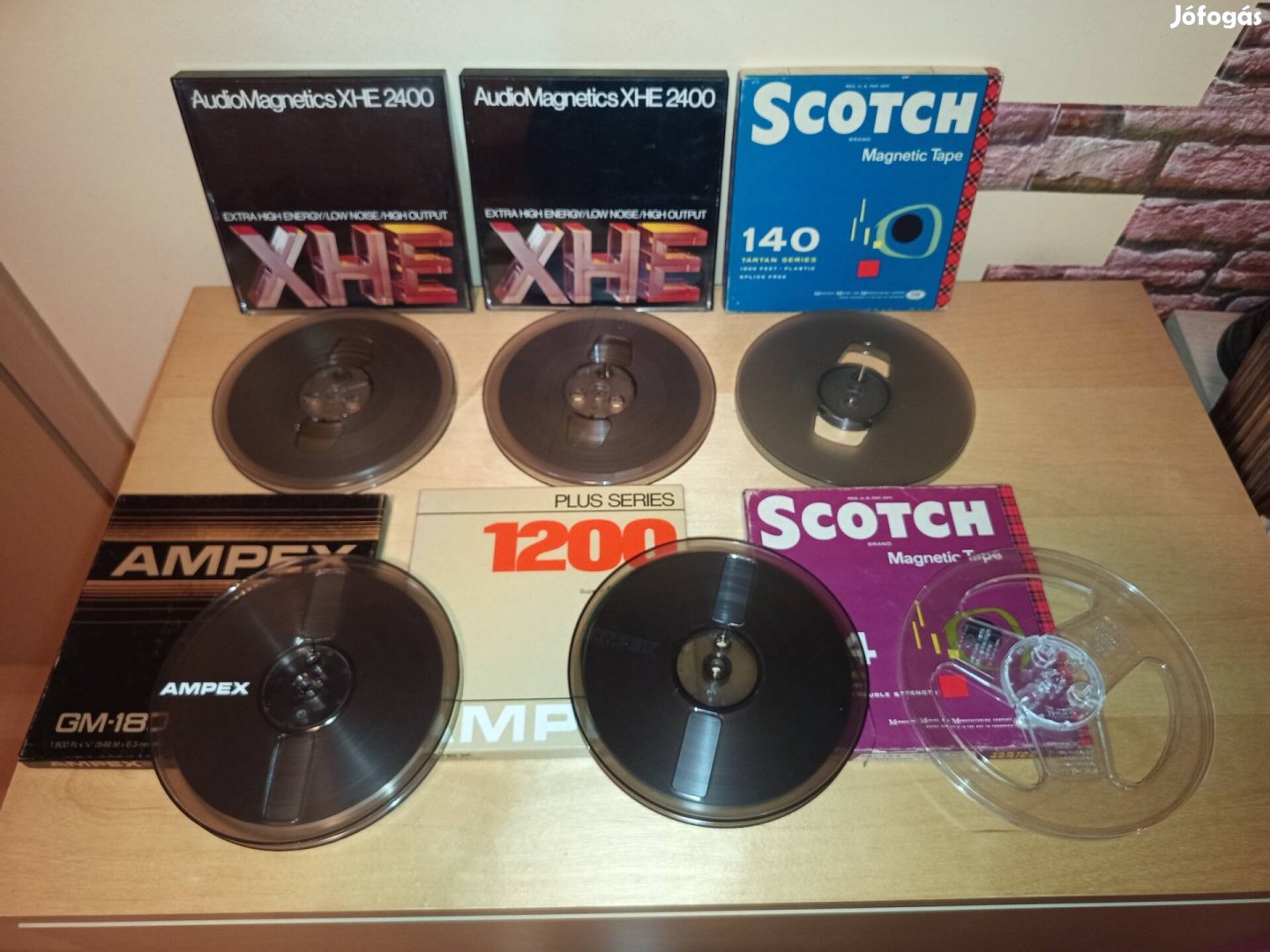 4db 18 cm-es magnószalag és 2db magnóorsó