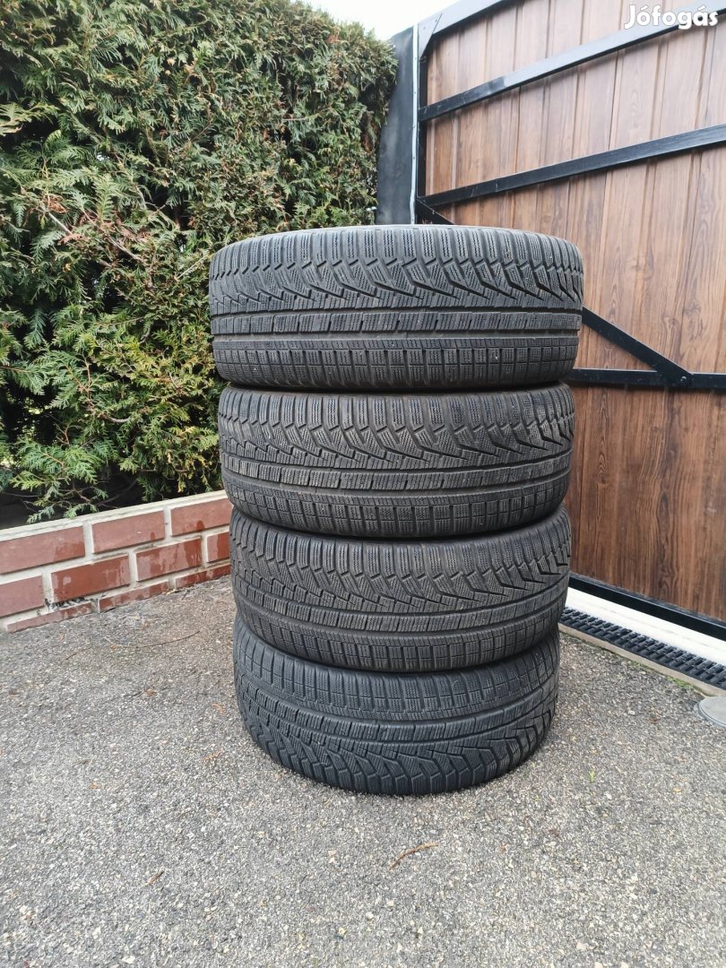 4db 20 / 20" Hankook 255/45 R20 105V téli gumik