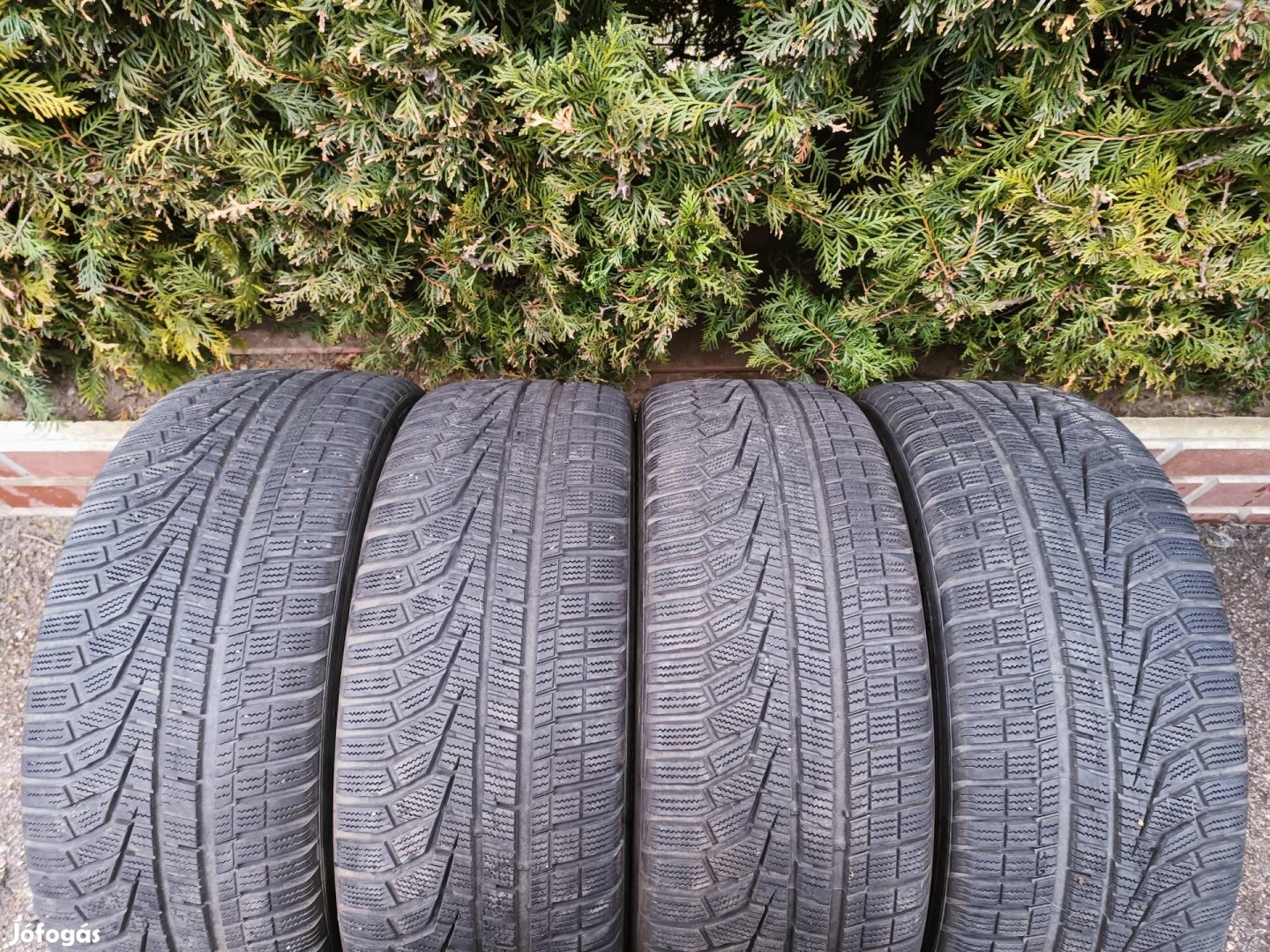 4db 20 / 20" Hankook 255/45 R20 105V téli gumik 