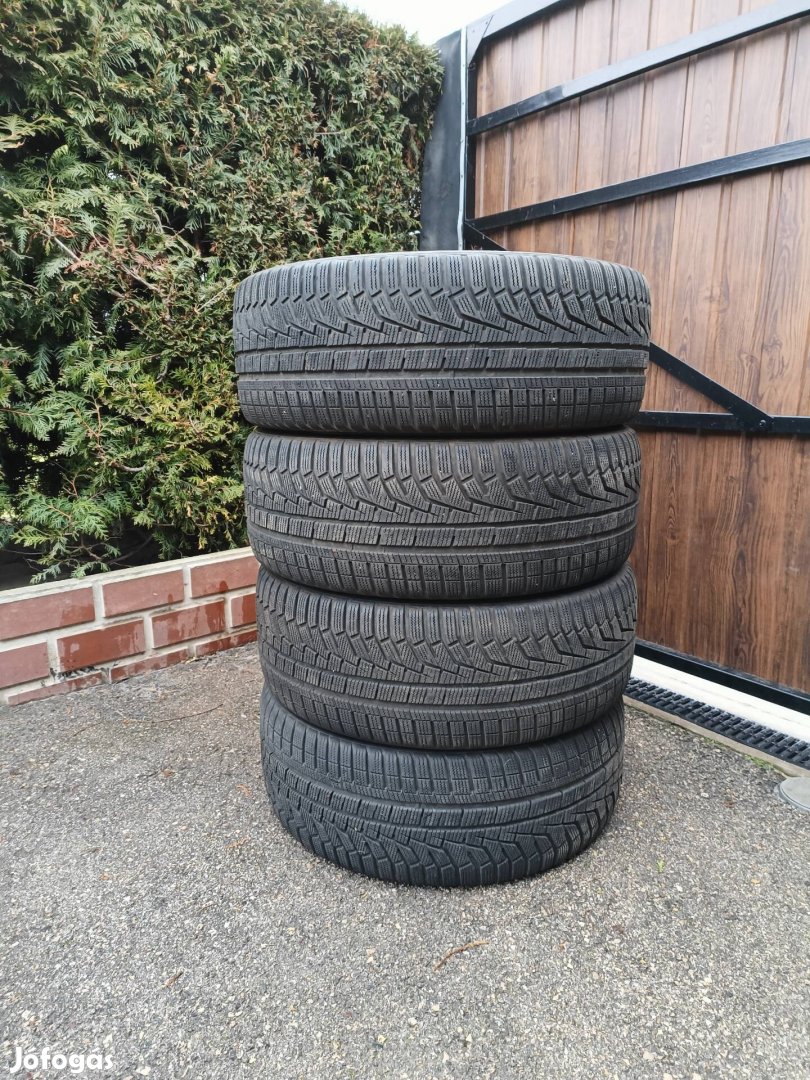 4db 20 / 20" Hankook 255/45 R20 105V téli gumik 