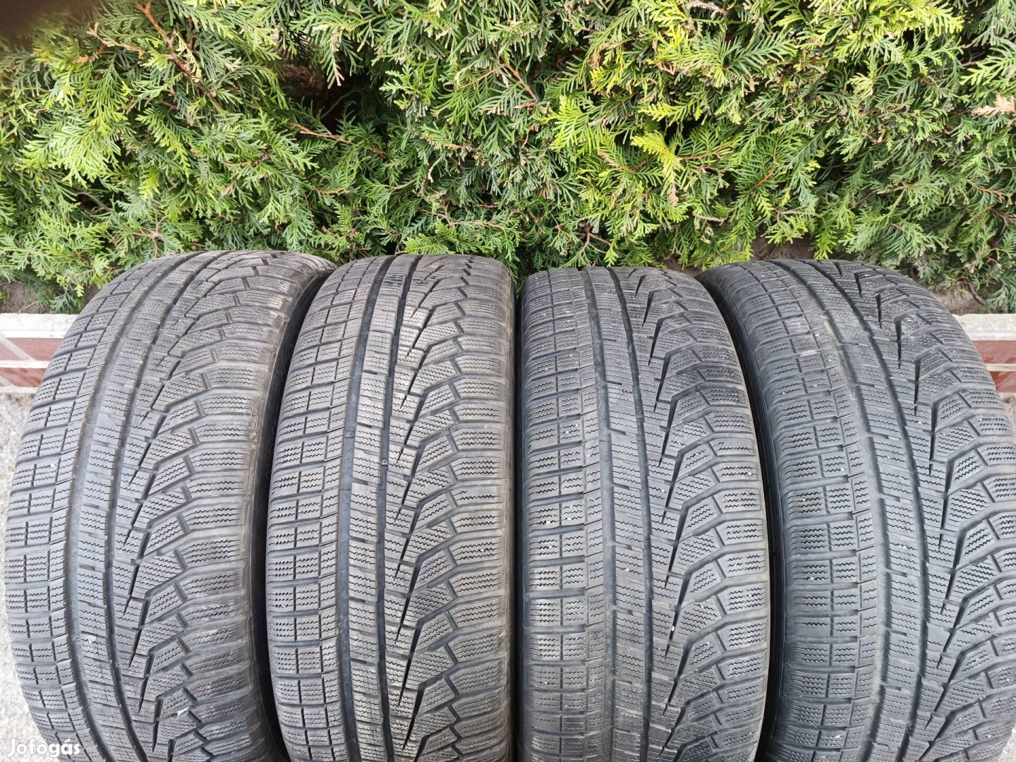 4db 20 / 20" Hankook 255/45 R20 105V téli gumik 