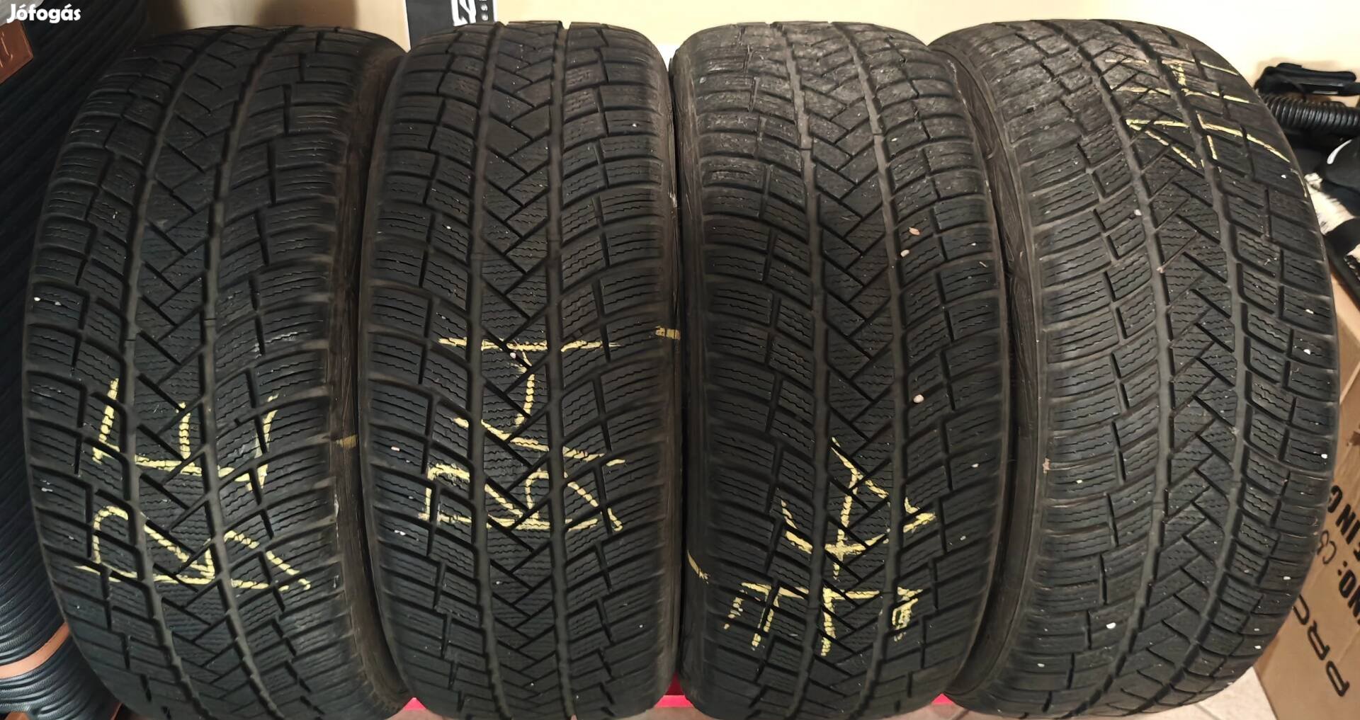 4db 215/45 R18 Vredestein Wintrac Pro téligumi (DOT4120)